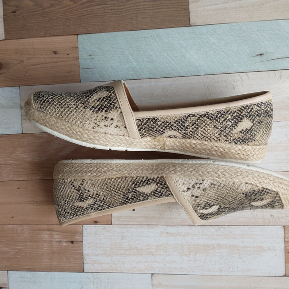Montana Women's Jute trim, snake embossed slip on - Picture 5 of 9